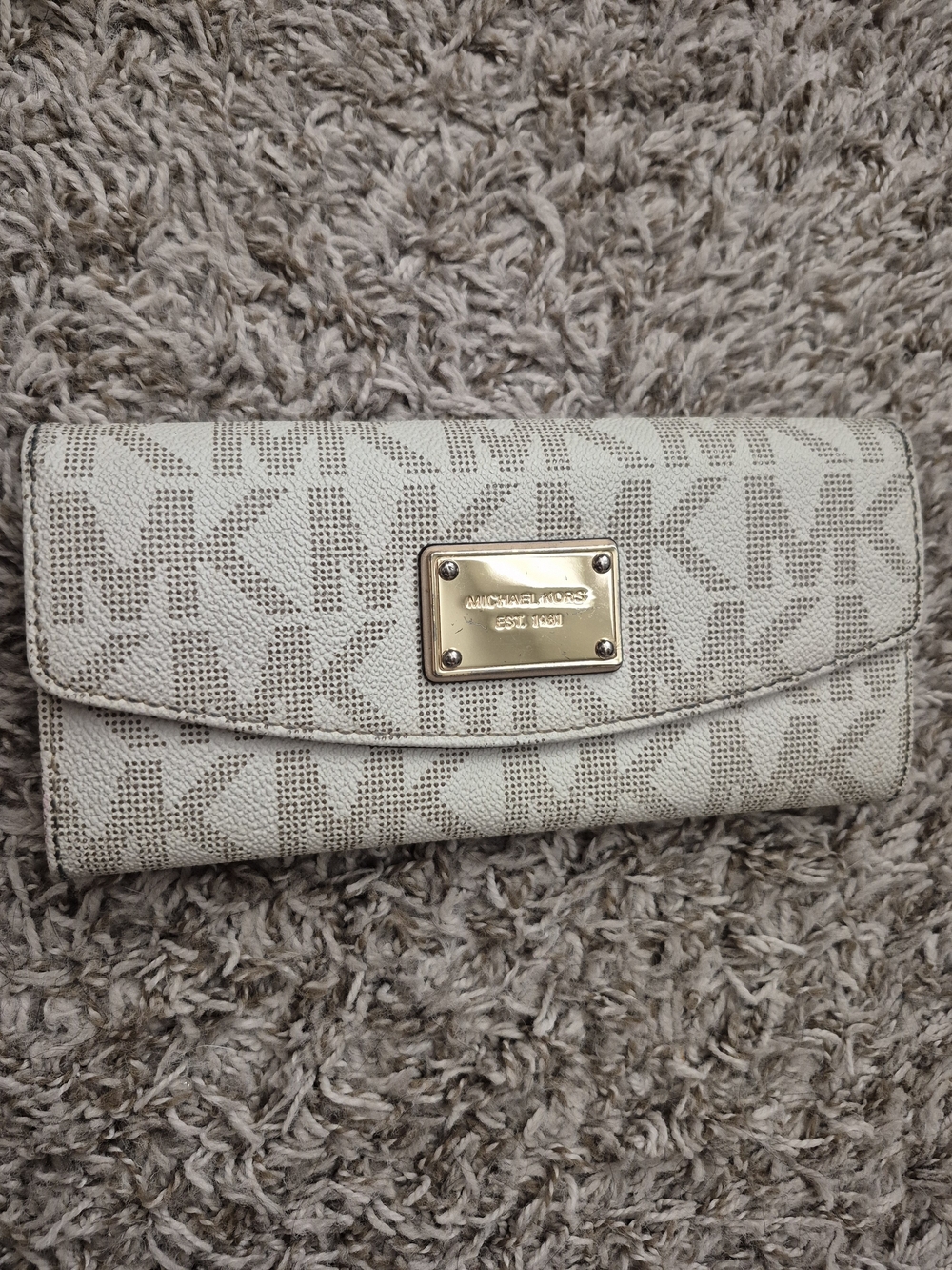 💕Michael Kors Women's Signature Continental Wallet - Beige/White💕